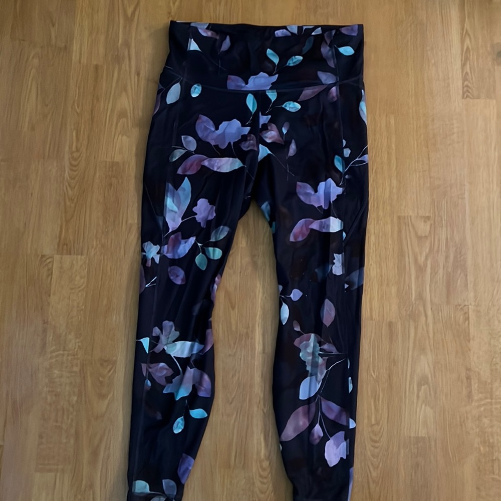 EVER WORN All in Motion Floral Target Workout Leggings with Pockets